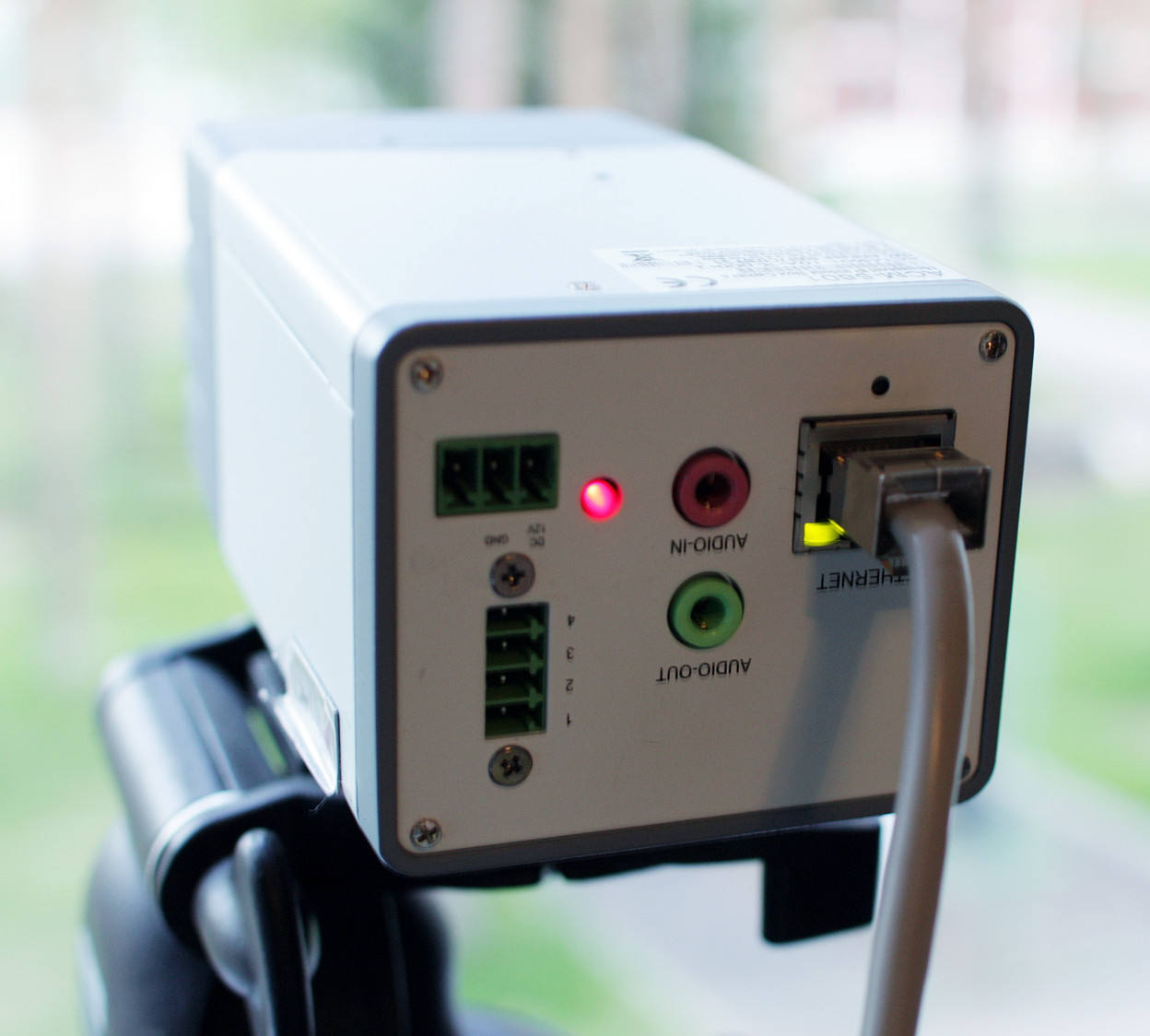PoE vs Wi-Fi security cameras: which should you choose?