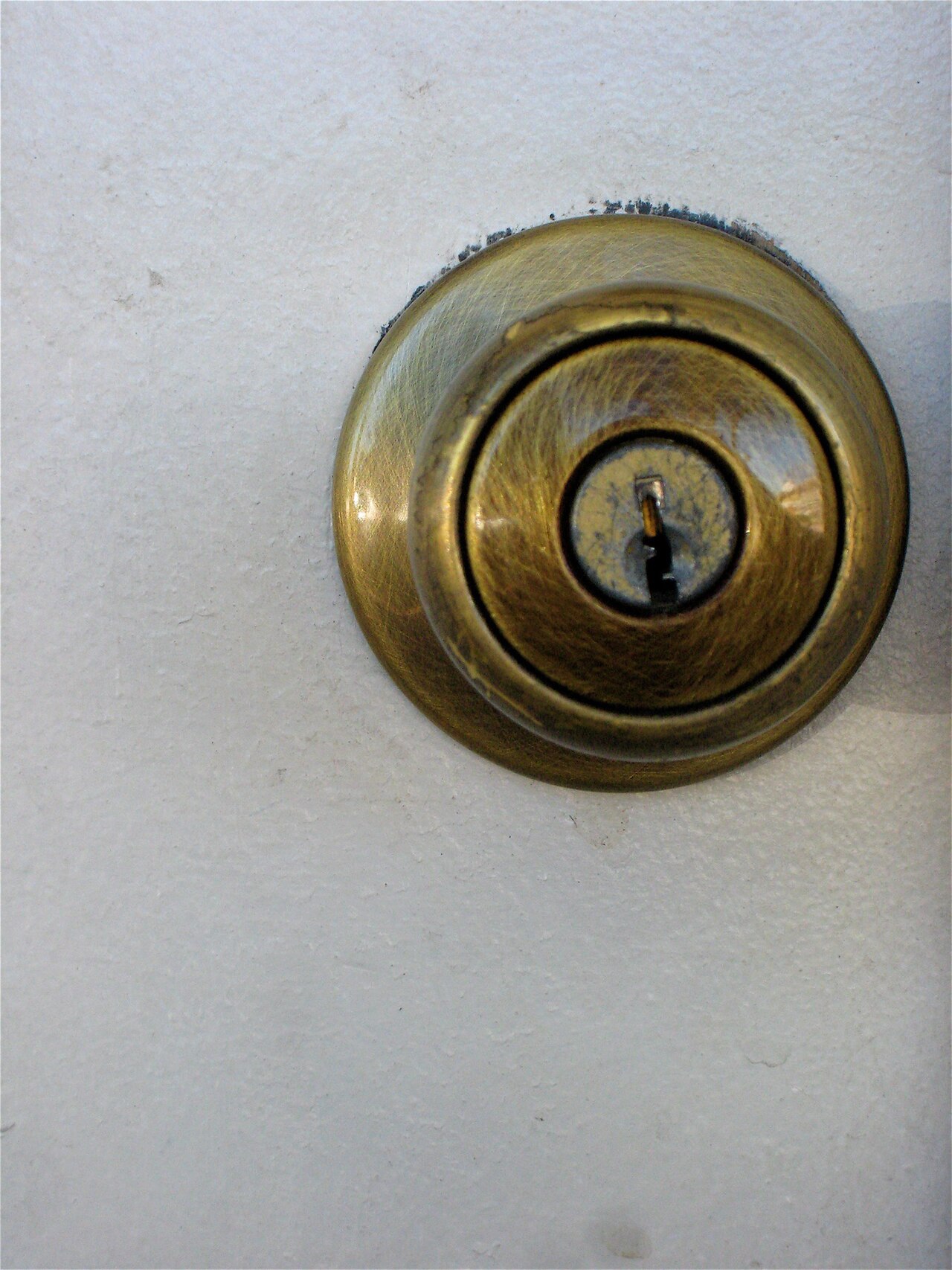 Home security checklist before you leave for holiday travel